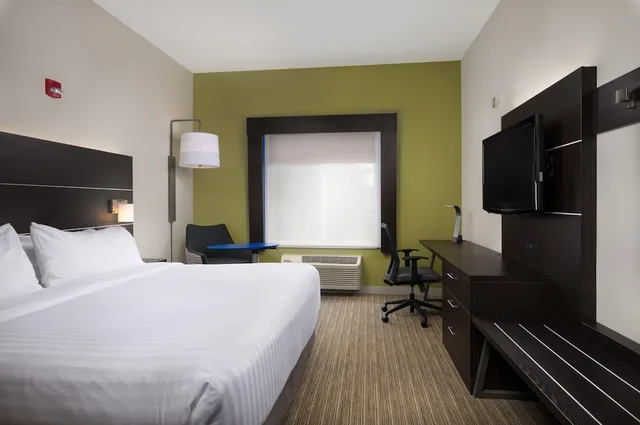 غرفة قياسية بسرير كينج لذوي الإعاقة، Holiday Inn Express Hotel And Suites Independence Kansas City 3/7