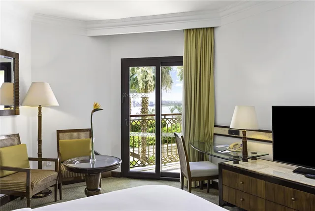 Guest Room, Twin Beds, Partial River View، Hilton Luxor Resort and Spa 2/14