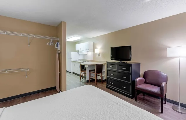 استوديو بسرير كوين، Extended Stay America Suites Orange County Cypress 4/7