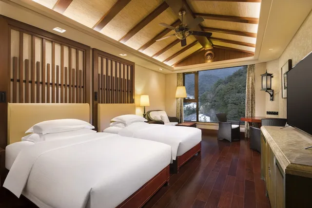 غرفة تنفيذية بسريرين منفصلين، Hilton Sanqingshan Resort 1/7