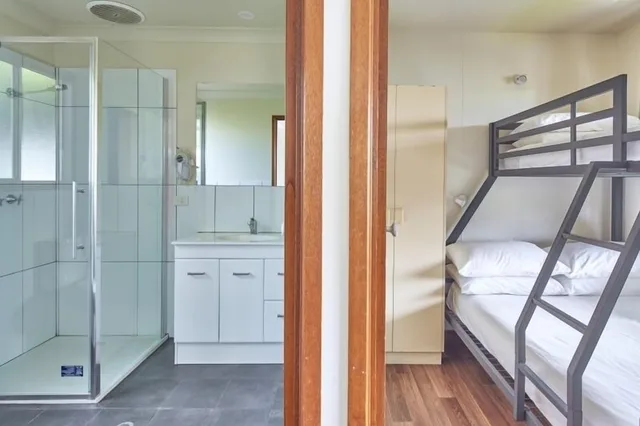 Villa, Bunk Bed, Queen Bed, Water View، Nrma Merimbula Beach Holiday Resort 3/5