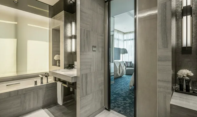 جناح بسرير كينج بإطلالة على المتنزه، Four Seasons Hotel Kuala Lumpur 1/1