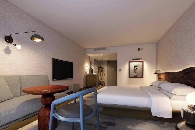 غرفة بسرير كينج بشرفة، The Limited Hotel Charleston 3/8