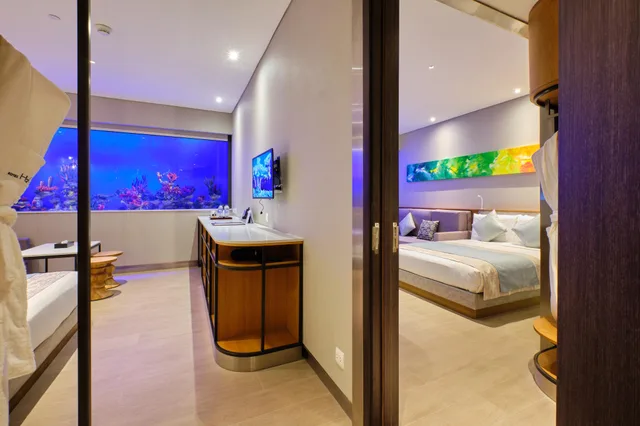 Aqua, Deluxe, Queen Bed, Sofa, Hotel H2o 2/2