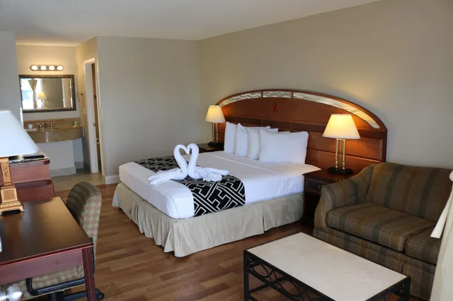 Room, King Bed, Accessible, Magic Key Resort 2/5