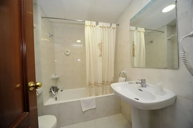 غرفة مفردة بسرير فردي، Hotel Vall d'Aneu 2/3