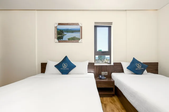 غرفة ثلاثية بسرير كوين وسرير فردي، Sepon Blue Hotel 1/4