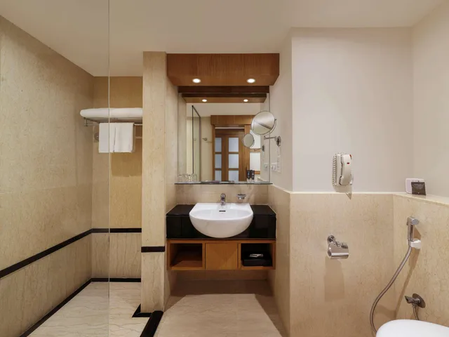 Executive, Queen Bed, Premier Floor, NOVOTEL HYDERABAD CONVENTION CENTRE 5/5