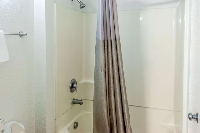 جناح بسرير كوين، Motel6 Bakersfield, CA - East 8/8