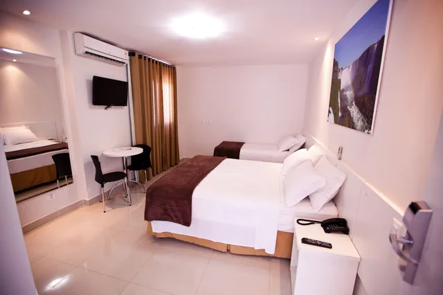 غرفة ديلوكس ثلاثية بسرير مزدوج وسرير فردي، Del Rey Quality Hotel 1/4