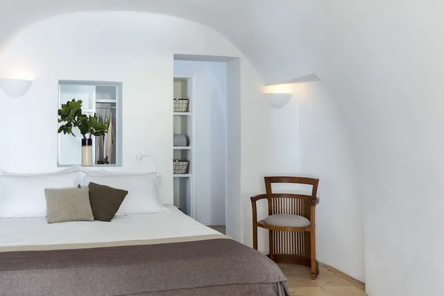 Senior, Studio, Suite, King Bed, 2 Sofa, Pool Access، The Vasilicos 2/3