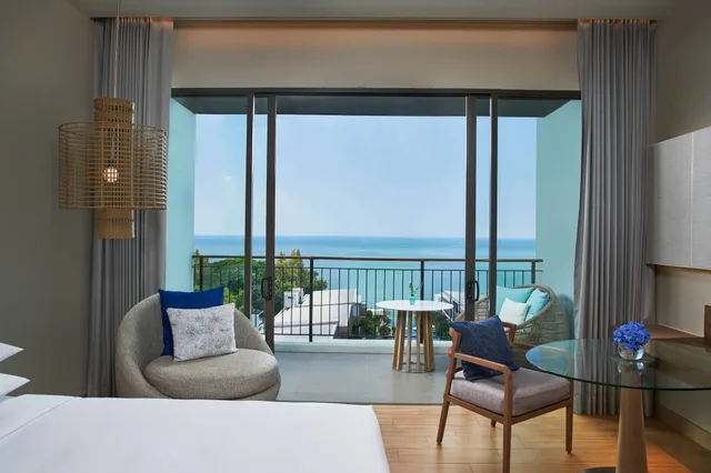 جناح بإطلالة على البحر بشرفة بغرفة نوم واحدة، Renaissance Pattaya Resort Spa 7/10