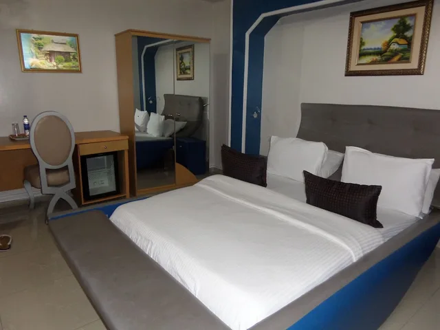 غرفة تنفيذية بسرير كينج، Primal Hotel GRA-Ikeja 3/5