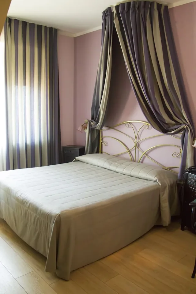Junior Suite, Double Bed, Continental 2/7