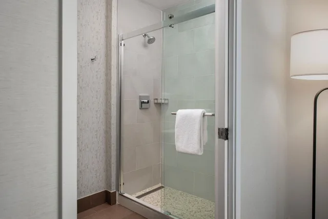 غرفة بسرير مزدوج بإطلالة، Courtyard By Marriott San Diego Downtown 6/6
