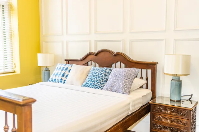 Five, Deluxe, King Bed, Living Area, Bathtub، Baan2459 Heritage House 3/4