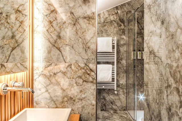 غرفة تنفيذية ثلاثية بسرير كوين مع أريكة، DBH Duomo Boutique Hotel Lake Como 4/4