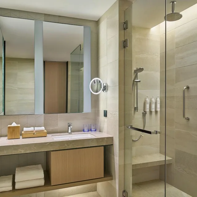 Room, King Bed, City View, Club Floor، Penang Marriott Hotel 5/10