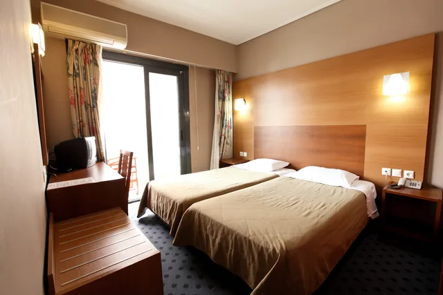 غرفة قياسية بسرير مزدوج أو سريرين منفصلين، Galaxy Hotel 3/5