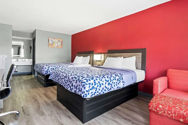 غرفة بسريرين كوين لذوي الإعاقة، Econo Lodge Kennett 2/4