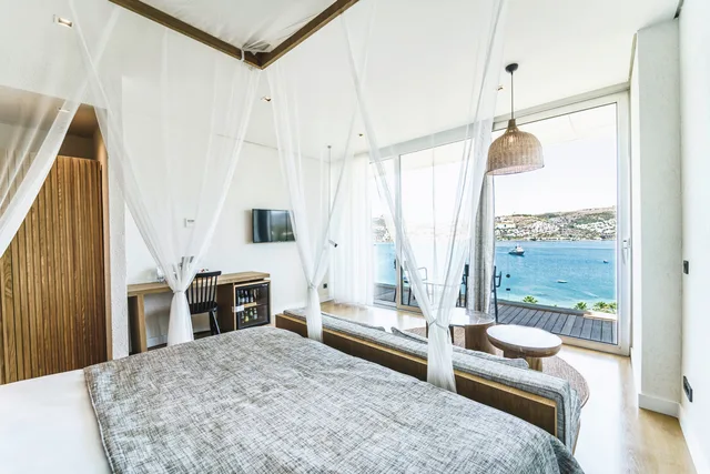 غرفة ديلوكس بإطلالة على البحر بشرفة، Cape Bodrum Luxury Hotel Beach 2/6