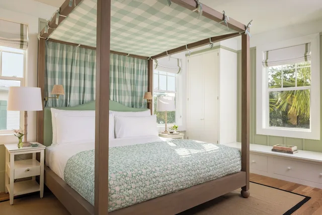 Room, King Bed, River Front, Accessible، The Dunlin, Auberge Collection 1/2