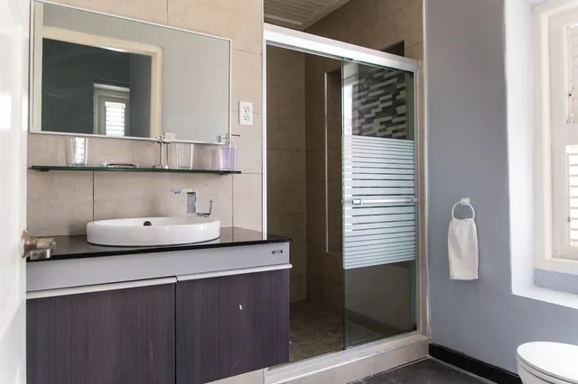 شقة بأربعة أسرّة بغرفتي نوم بمطبخ صغير، Bario Hotel 3/3