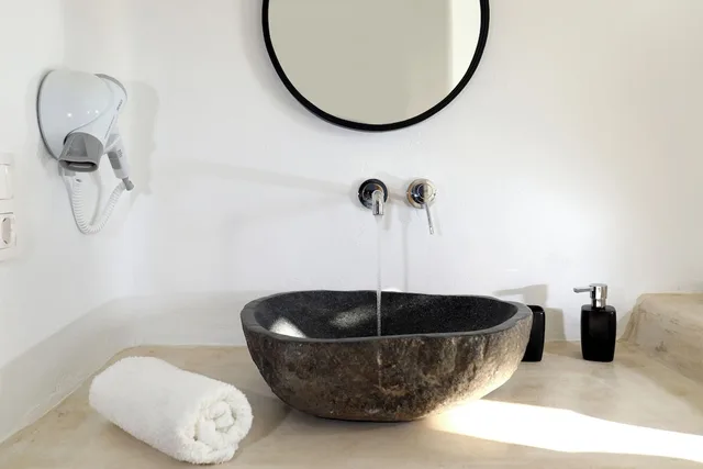 جناح غراند بسرير كينج وسريرين منفصلين بإطلالة على البحر بغرفة نوم واحدة، Irida Luxury Apartments 3/6