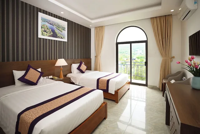 غرفة ديلوكس بسريرين منفصلين وسرير كينج بإطلالة على البحر، Luxor Hotel Phu Quoc 1/3