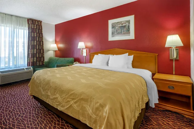 Room, King Bed, Exterior Entrance، Quality Inn Northlake 1/7