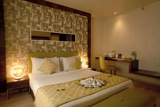 Nirvana, Executive, King Bed، IRA By Orchid Bhubaneswar 1/8