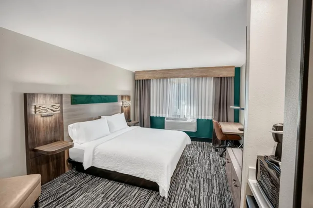 غرفة قياسية بسرير كينج في طابق مرتفع، Holiday Inn Express And Suites Hayward 8/9