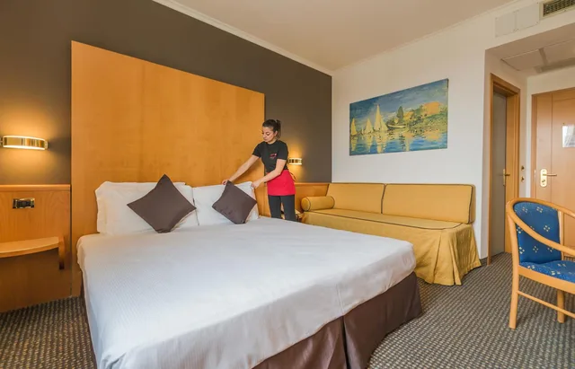 جناح جونيور، Unaway Hotel Occhiobello 2/3