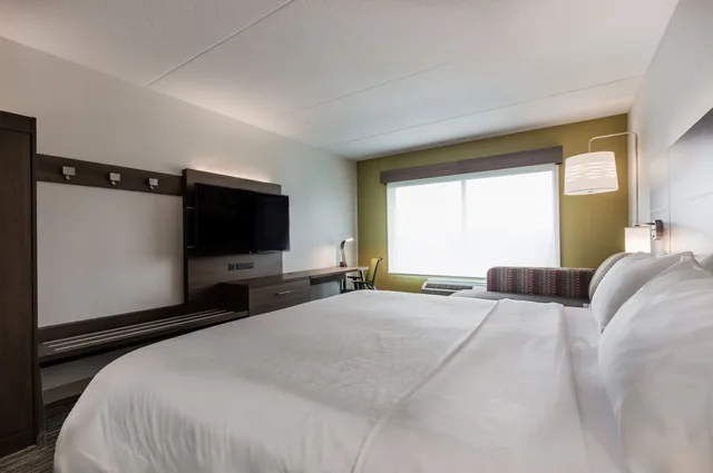 غرفة قياسية بسرير كينج، Holiday Inn Express and Suites Welland 3/8