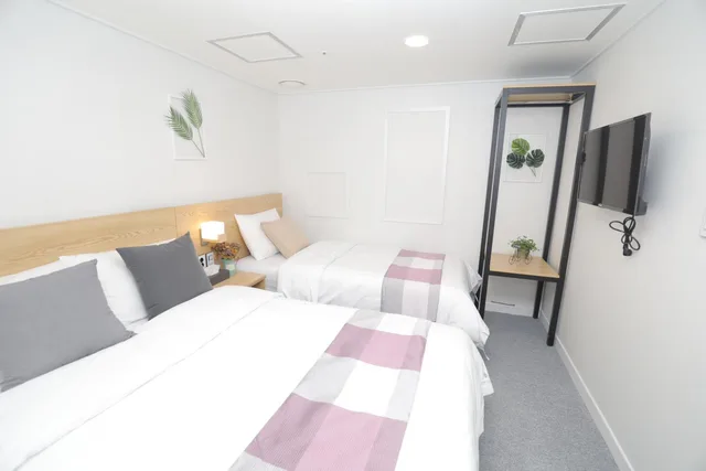 Family, No Window، LINE HOTEL MYEONGDONG 1/9