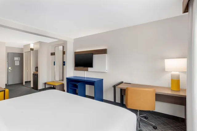 جناح بسرير كينج مع أريكة، Comfort Inn Suites Suwanee Sugarloaf 1/10