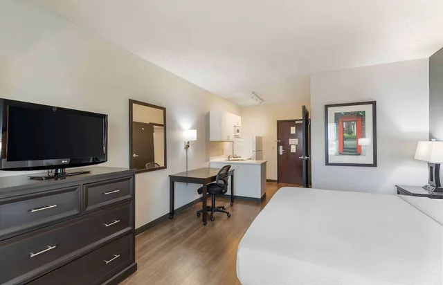 استوديو بسرير كينج، Extended Stay America Suites Denver Park Meadows 2/3