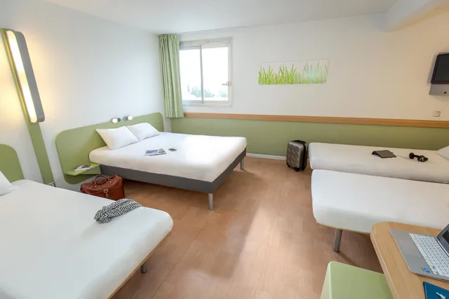 غرفة ثلاثية بسرير مزدوج، Ibis budget Frejus Saint Raphael Centre et Plage 6/10