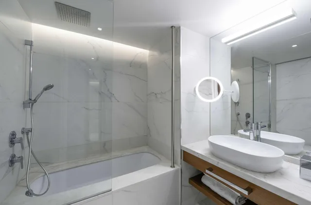 غرفة تنفيذية بسرير مزدوج بإطلالة على البحر، Makedonia Palace, WorldHotels Luxury 3/3
