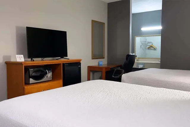 غرفة بسريرين كوين، Days Inn by Wyndham North Little Rock/ Maumelle 4/8