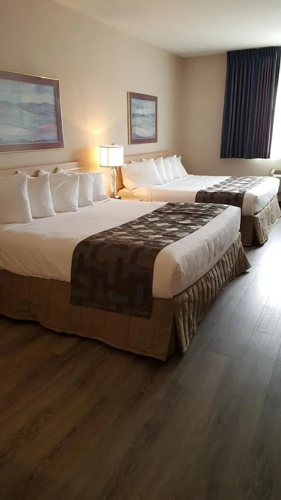 Standard, 2 Queen Beds, Shilo Inn Suites Elko 1/5
