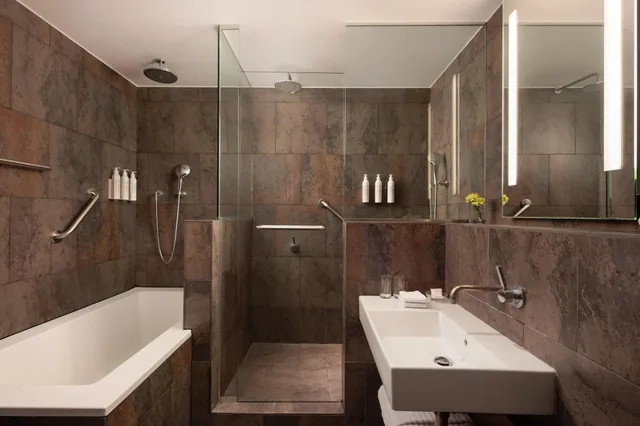 جناح بسرير كينج بغرفة نوم واحدة، Le Meridien Barcelona 2/3
