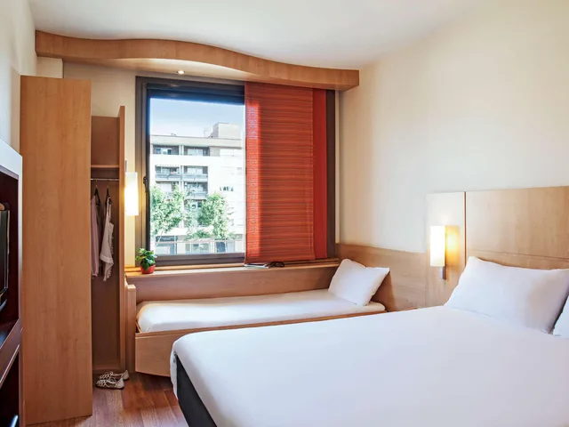 غرفة عائلية بسرير مزدوج مع سرير إضافي، Ibis Barcelona Mollet 1/7
