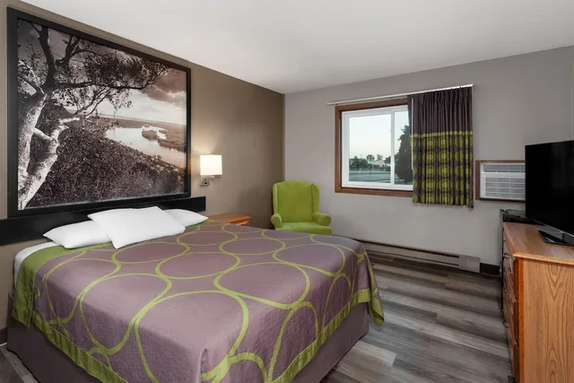 غرفة بسرير كوين، Super 8 By Wyndham Green Bay Near Stadium 1/10