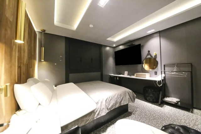 Standard, Rainbow Hotel 1/1