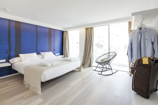 جناح غراند بسريرين منفصلين بشرفة بغرفتي نوم مع أريكة، SUD IBIZA SUITES 8/10