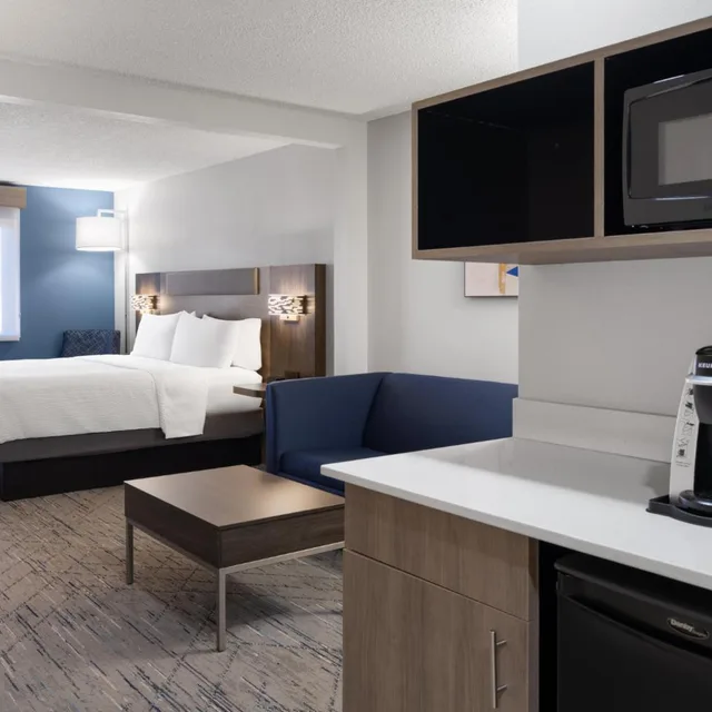 Xtra Space, Standard, King Bed، Holiday Inn Express & Suites Midwest City, an IHG Hotel 4/5