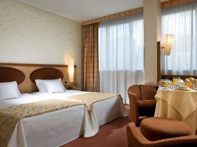 Standard, Twin Beds, Mercure Roma West 1/8