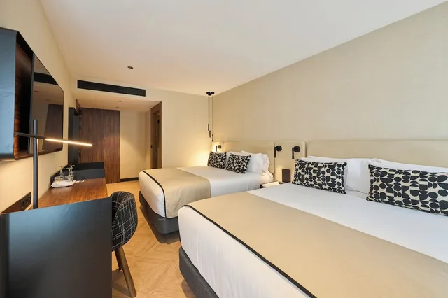 غرفة بريميوم مفردة بسرير مزدوج، Hotel Catalonia Ramblas 2/5