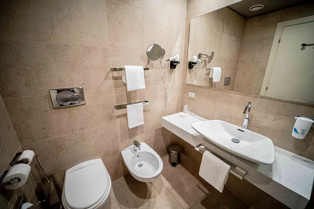 غرفة قياسية بسرير كوين، Best Western Plus Net Tower Hotel Padova 5/6